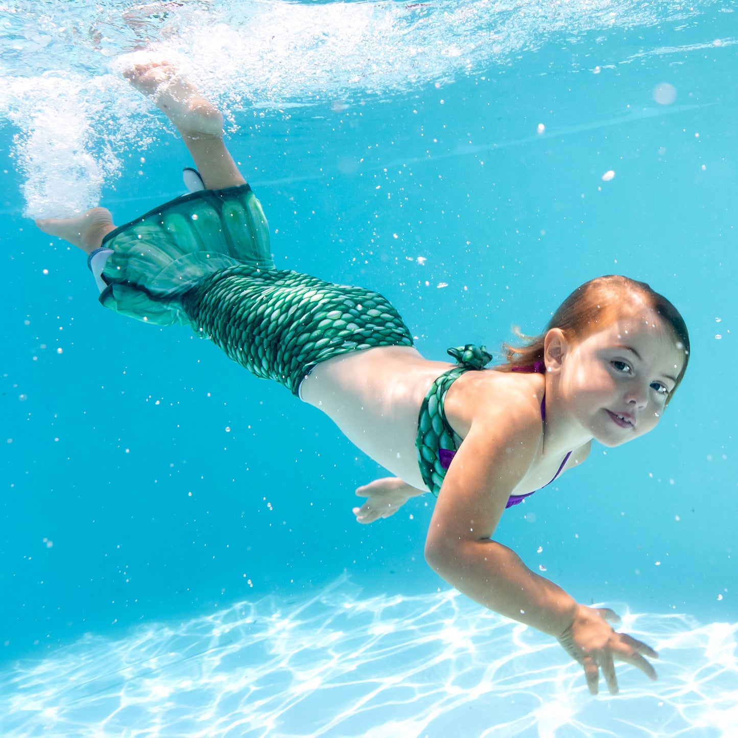 Conjunto de top de bikini y cola para niños pequeños en verde celta