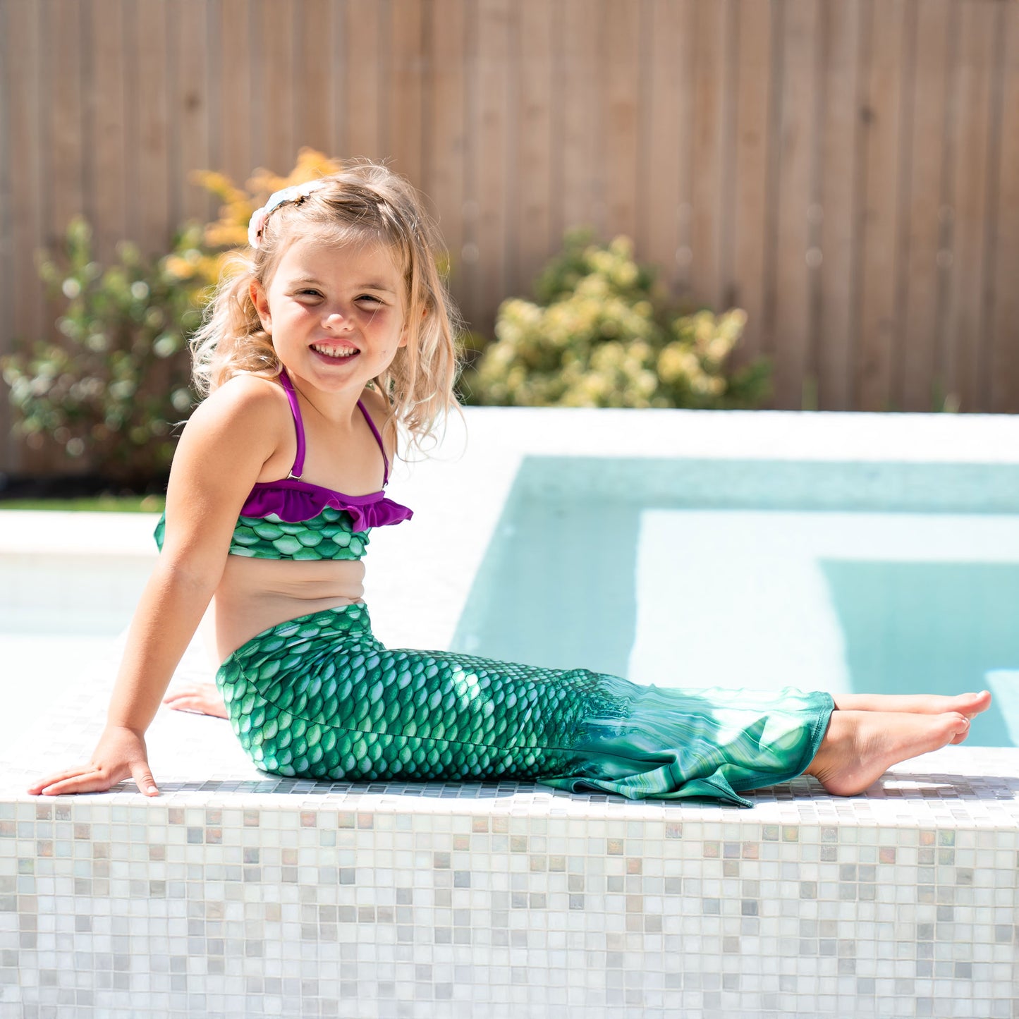 Conjunto de top de bikini y cola para niños pequeños en verde celta